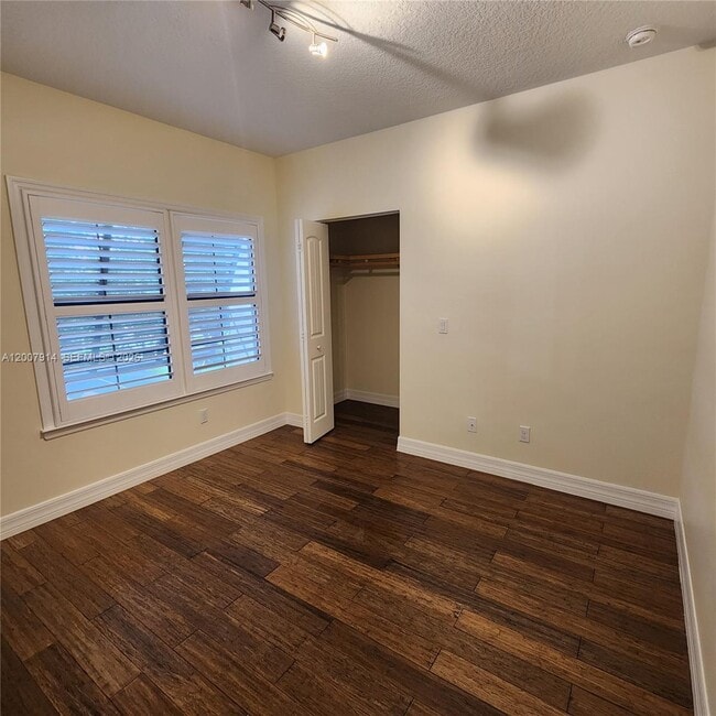 Building Photo - 843 S Ocean Blvd