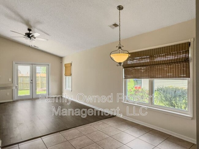 Building Photo - 72 Blue Jasmine Ln