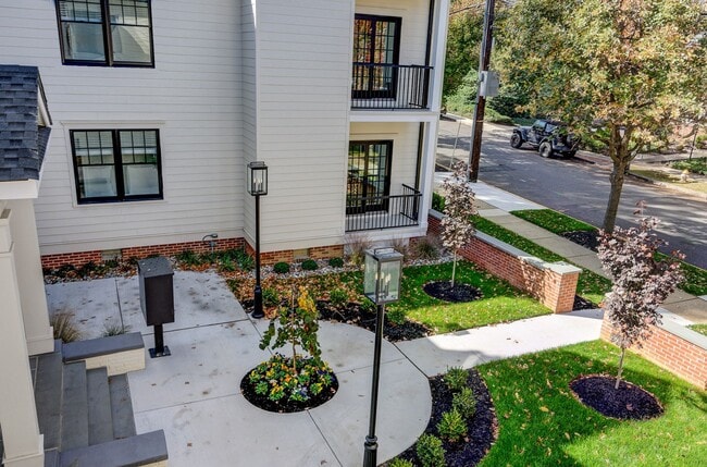 Building Photo - 20 E Redman Ave