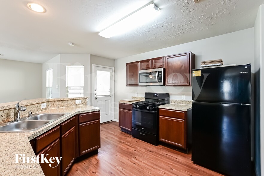 Building Photo - 886 Sun Prairie Dr