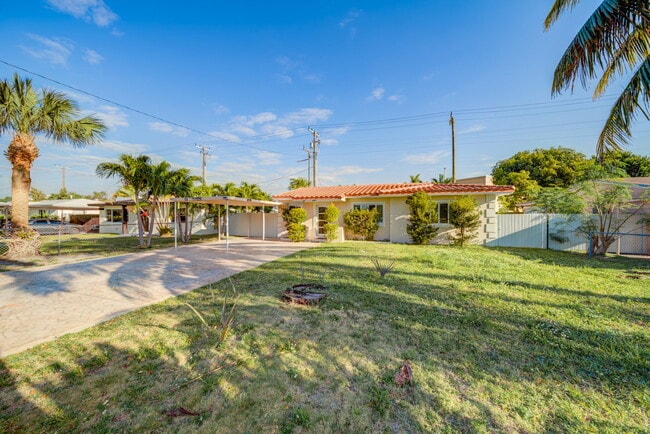 Building Photo - 917 NE 164th St