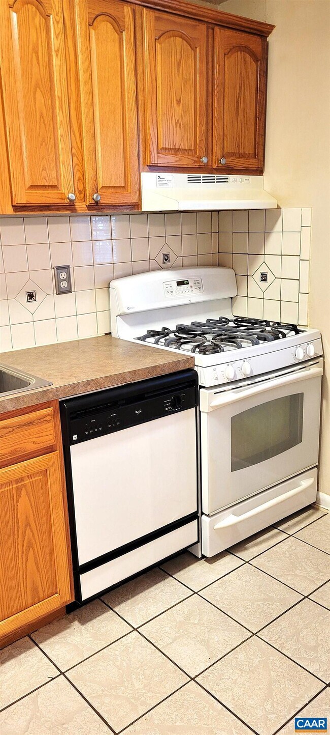 Building Photo - 2527 Hydraulic Rd