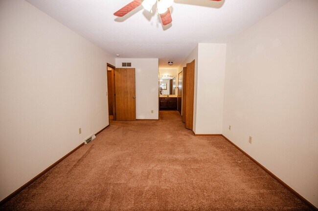 Building Photo - 4208 Foxfire Ct