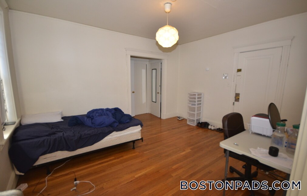 Building Photo - 231 Park Dr