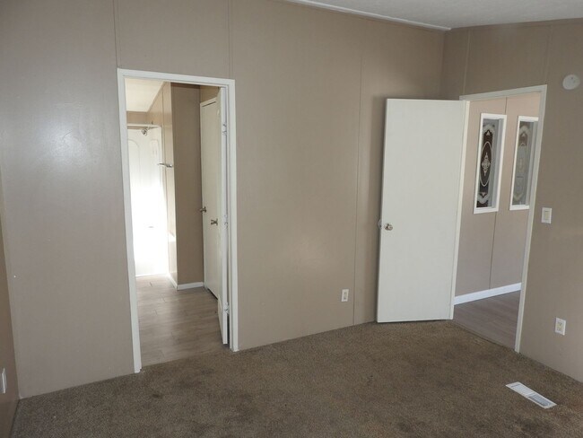 Building Photo - Large double lot with three bedroom manufa...