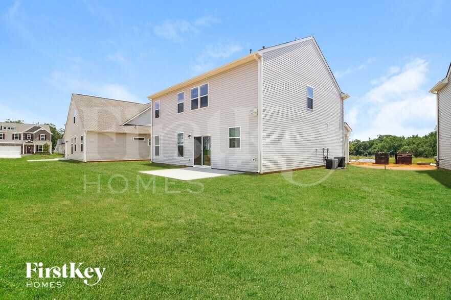 Building Photo - 804 Birchcrest Wy