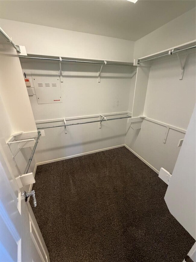 Building Photo - 500 Kingfisher Ln