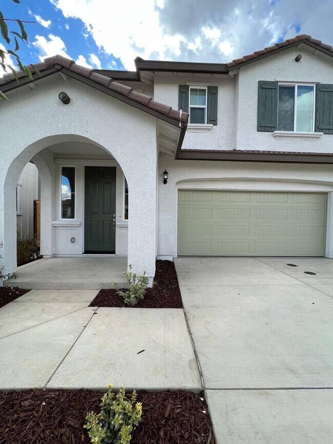 Building Photo - Newer 4 Bedroom Solar Home in Rocklin! Eas...
