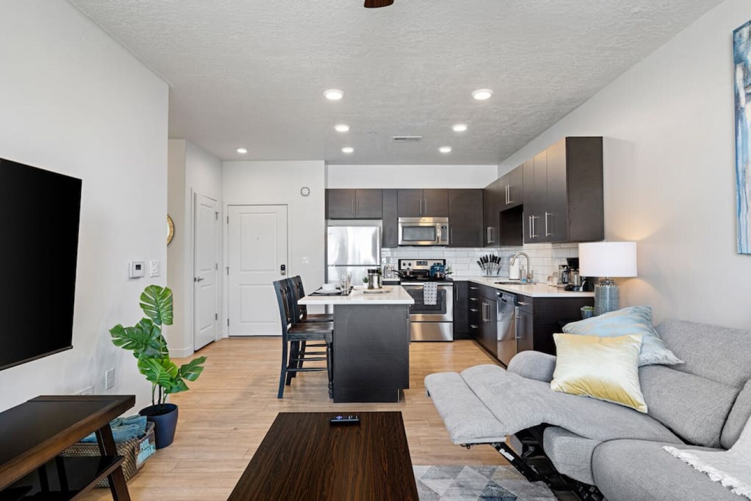 Building Photo - 489 E 400 S