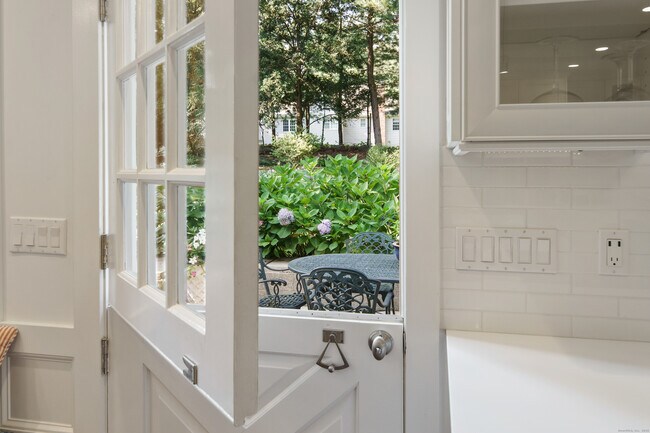 Building Photo - 58 Kent Rd