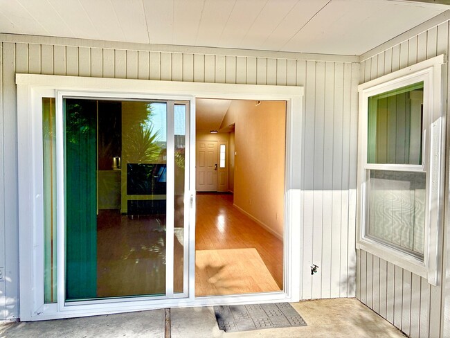 Building Photo - House like 2bed/1.5 Bath Condo with Spacious Corner Yard and 2 Car Garage