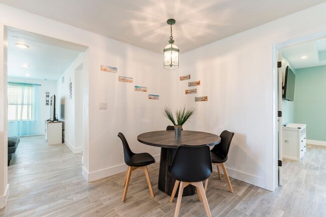 Building Photo - Fully Renovated Beachside Beauty – Walk to...