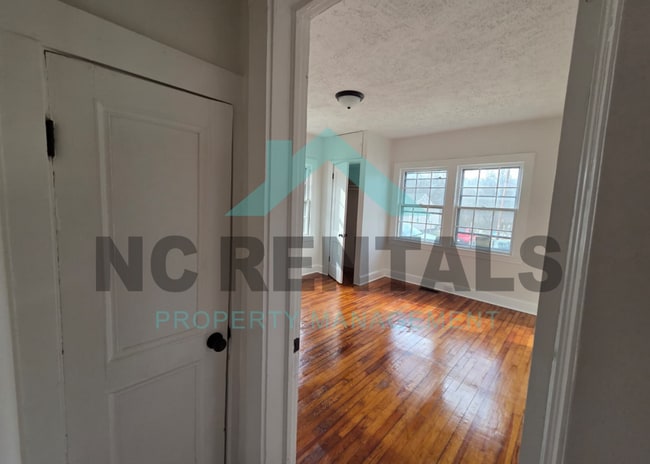 Building Photo - 1318 Front St