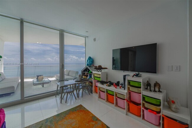 Building Photo - 16901 Collins Ave