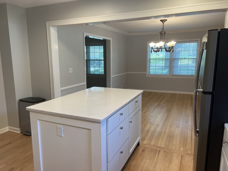 Kitchen looking to the dining room - 6035 Oak St