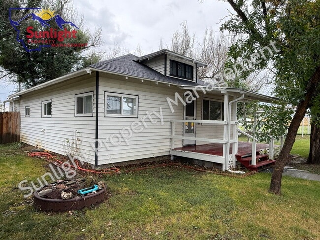 Building Photo - Wide Open Space, Peaceful and Safe 2 Bed 1...