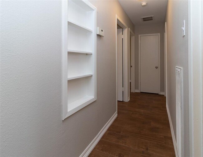 Building Photo - 8418 Rinn St