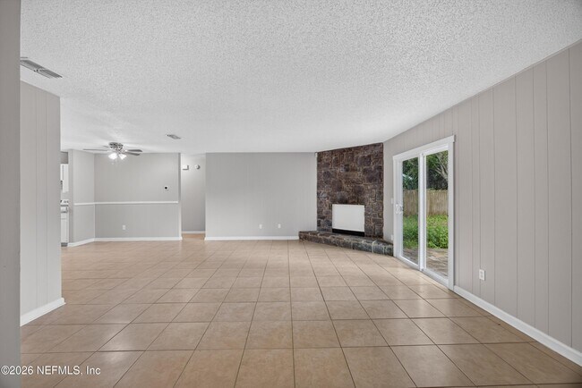 Building Photo - 1040 Willow Cove Ct E