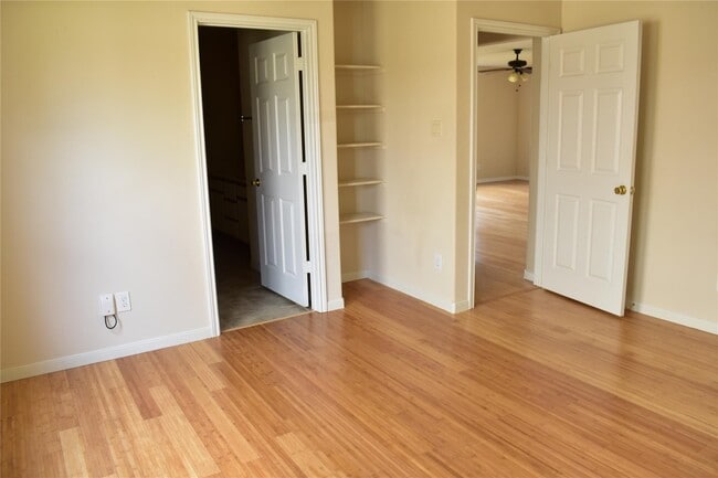 Building Photo - 3610 Barkers Crossing Ave