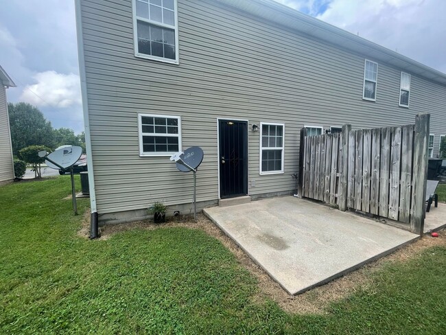 Building Photo - Hamlet Square Townhomes Unit 2410B