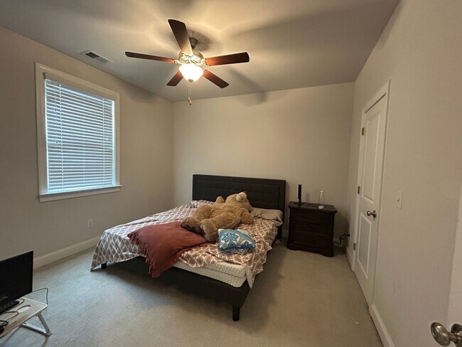 Building Photo - 413 Kinross Ln