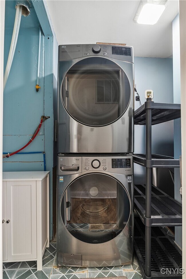 Building Photo - 13 E Edgewater Dr