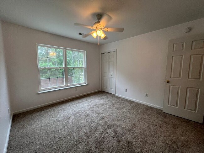 Building Photo - 570 Batty Way