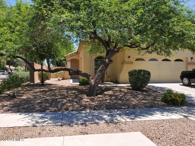 Building Photo - 4043 S Vineyard Ave