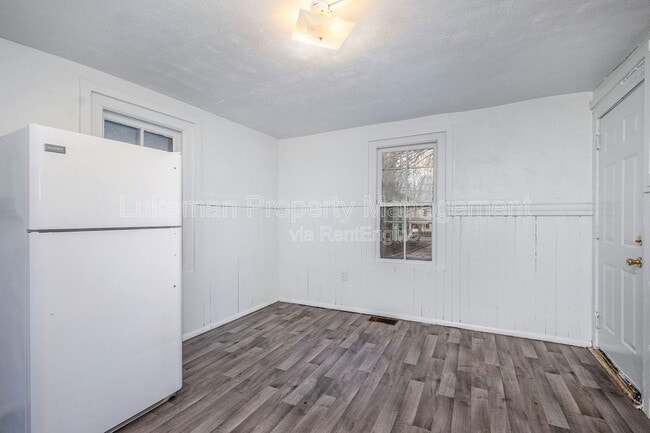 Building Photo - 719 Davis St