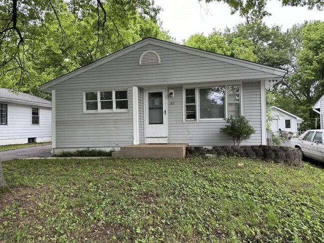 Building Photo - Lovely 2 Bedroom / 2 Bath for Rent - Section 8 Welcome