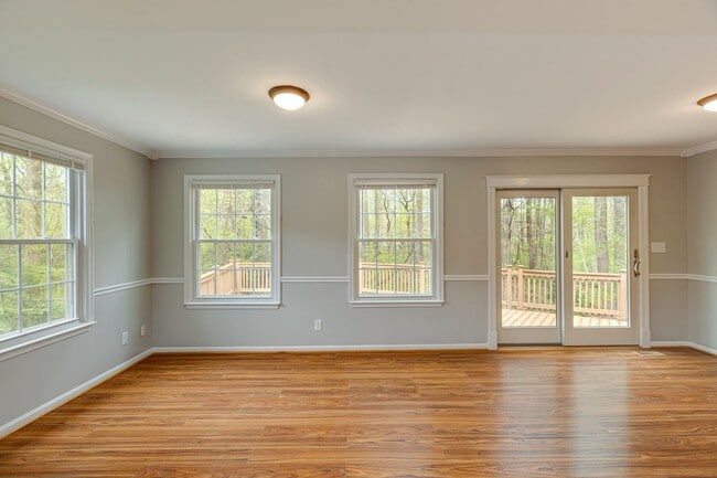 Building Photo - 3303 Spring Lake Ct
