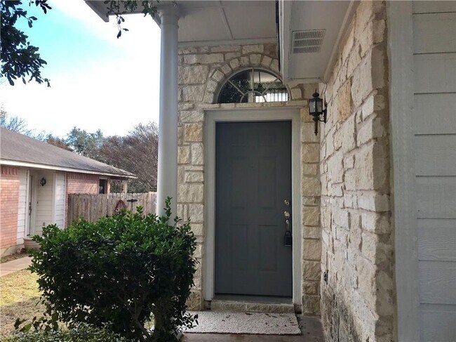 Building Photo - 1251 Pine Portage Loop