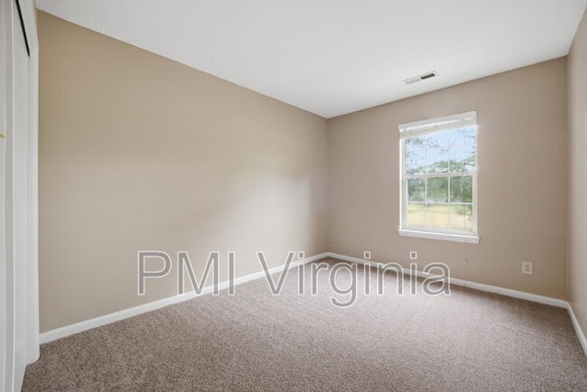 Building Photo - 5140 Glenwood Way