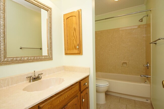Building Photo - Great 3 Bedroom 2 bath home in Central Nic...