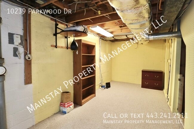 Building Photo - 10239 Parkwood Dr