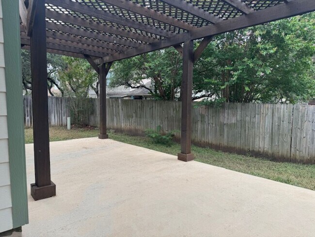 Building Photo - What a Gem! Spacious, Renovated 1-Story Ho...