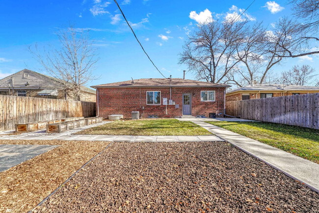 Building Photo - $3,695.00, $300 OFF First Months' Rent - 4 Bedroom, 3 Bath, Single Family Home in Denver with Fin...