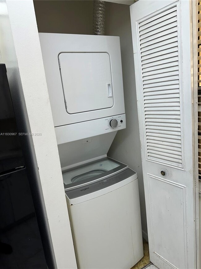 Building Photo - 6575 W Oakland Park Blvd