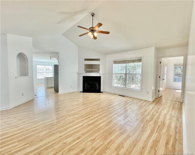 Building Photo - 332 Juno Dr