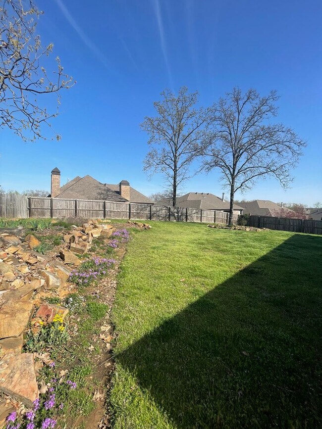 Building Photo - Great location in Sherwood