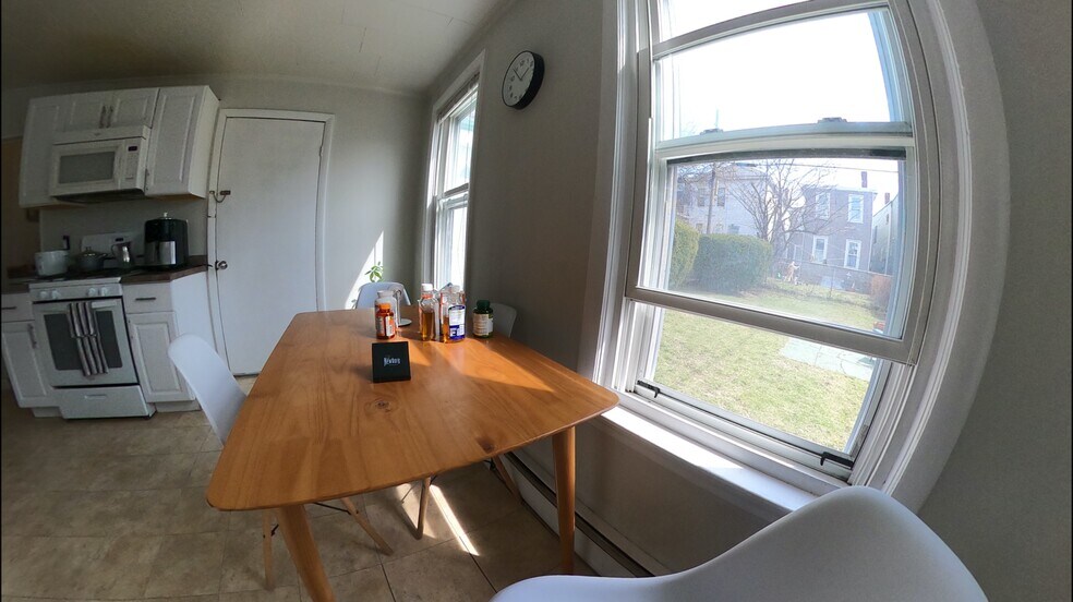 Building Photo - 603 Bennington St