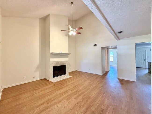 Building Photo - 104 Verna Spur