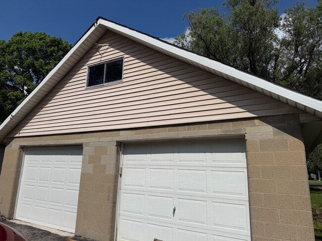 Building Photo - 3423 Ellwood Rd