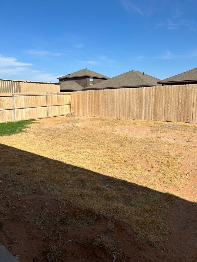 Building Photo - Back on the Market!!  Beautiful 5 Bedroom Home in Desert Ridge