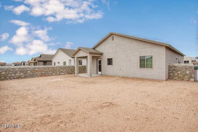 Building Photo - 14929 Tierra Crystal Ave