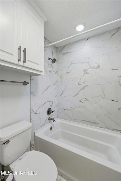 Building Photo - 144 Rollingwood Dr