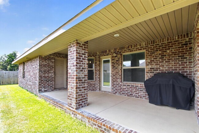 Building Photo - 5823 Crestlake Dr