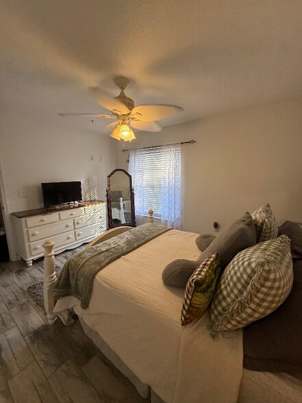 Building Photo - 867 Park Valley Cir