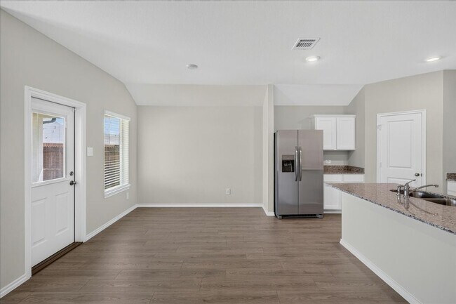 Building Photo - 728 Orchid Wy