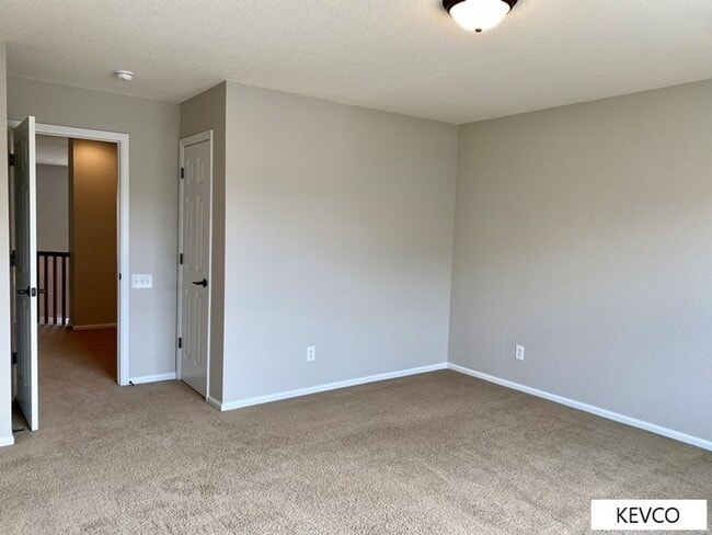 Building Photo - Bright, Comfortable Two Bedroom Townhouse!